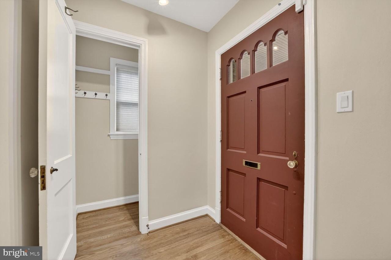 4428 Butterworth Pl Nw - Photo 5 of 38