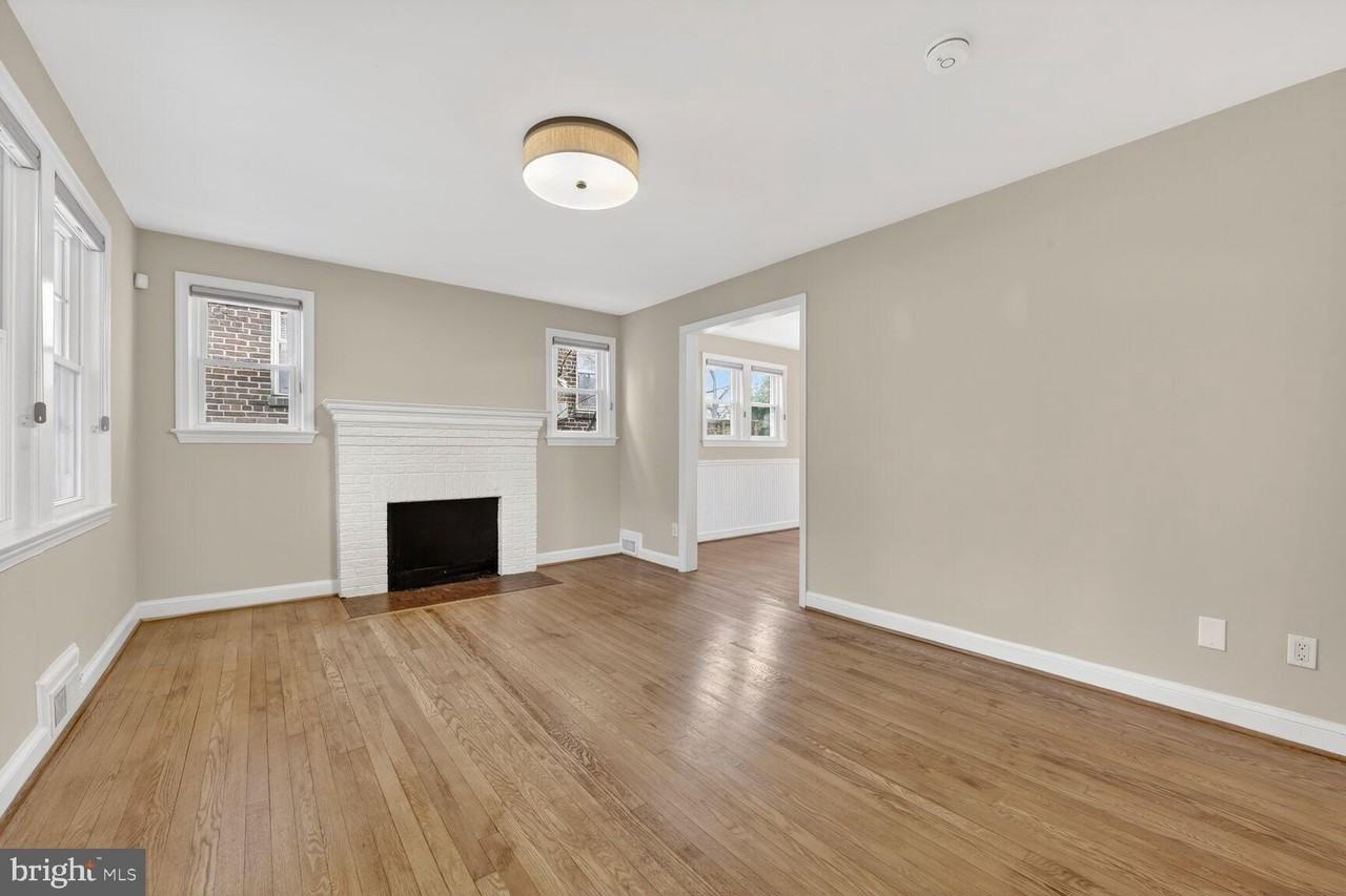 4428 Butterworth Pl Nw - Photo 7 of 38