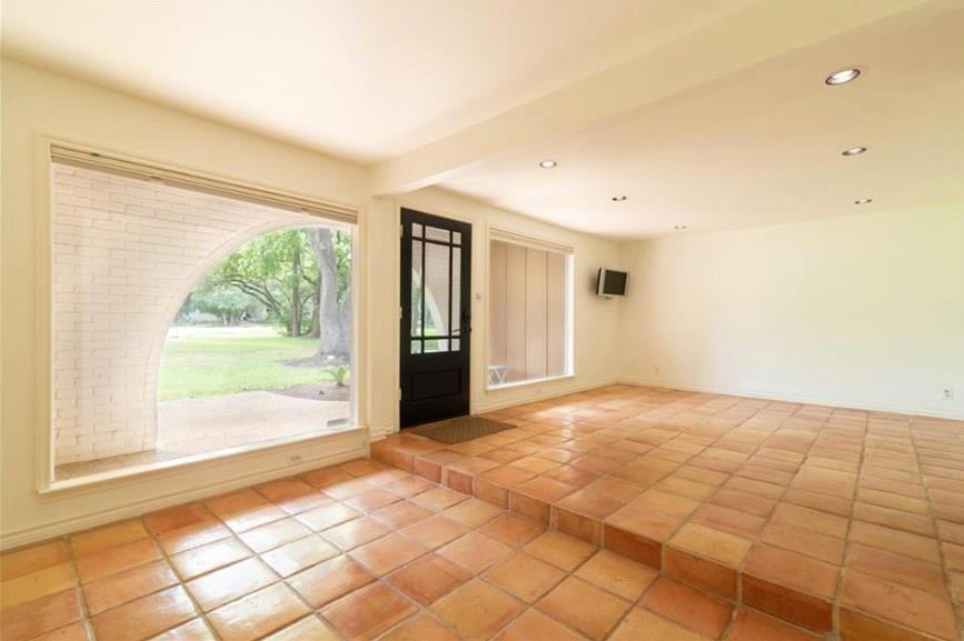 10506 D K Ranch Rd - Photo 3 of 27