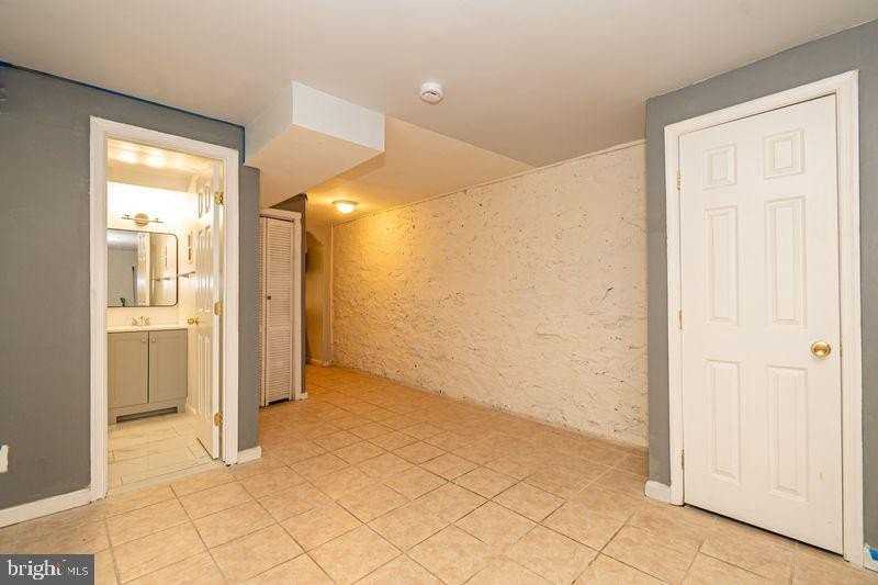 307 E 25TH Street unit: Basement Apartment - Photo 3 of 21