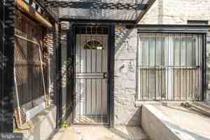 featured image of 307 E 25TH Street unit: Basement Apartment