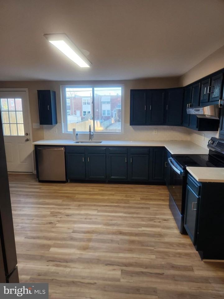 8019 Gough St - Photo 5 of 18