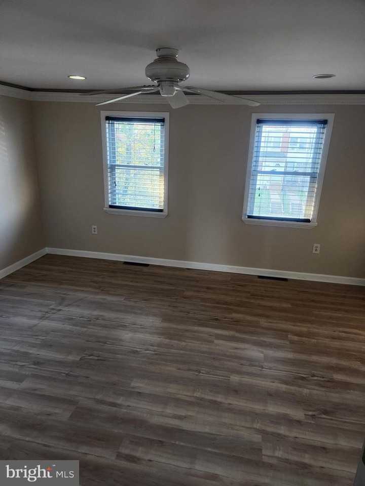 8019 Gough St - Photo 7 of 18