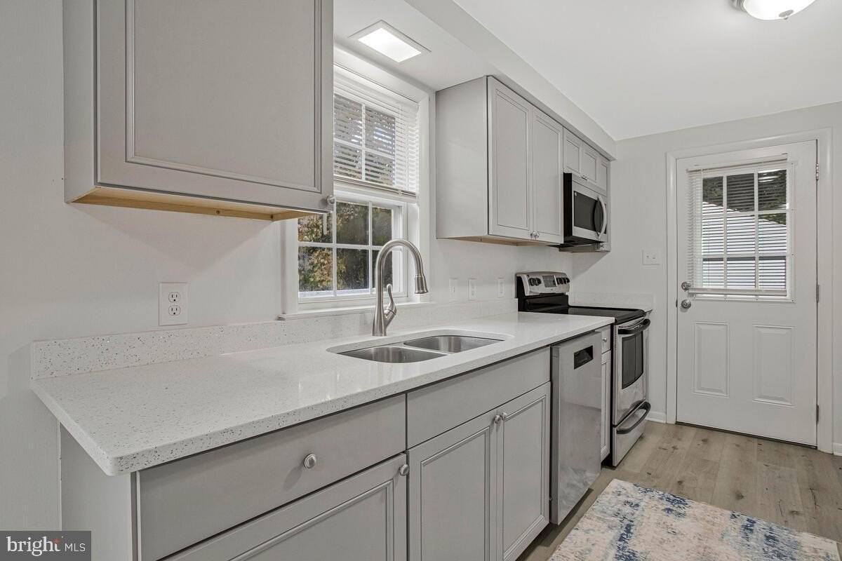 2905 Galway Ln - Photo 4 of 17