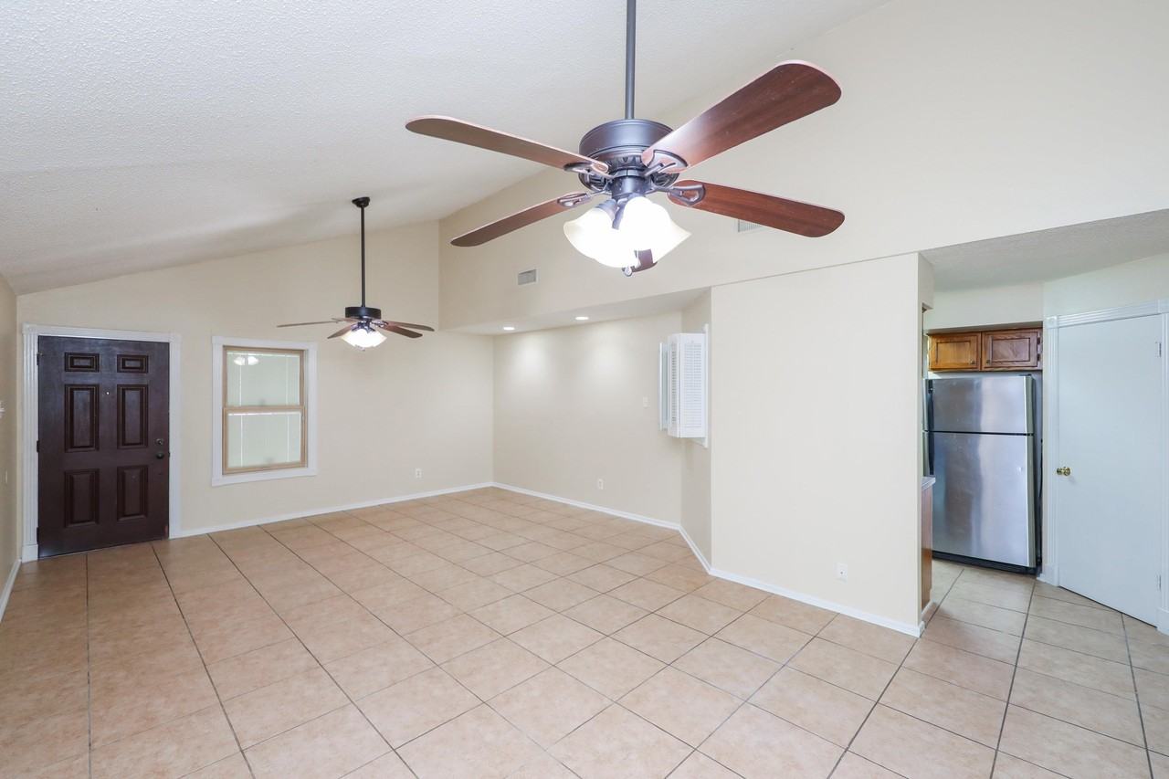 206 Northpoint Dr - Photo 3 of 24