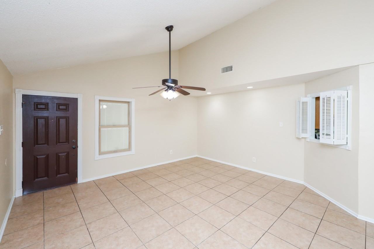 206 Northpoint Dr - Photo 4 of 24