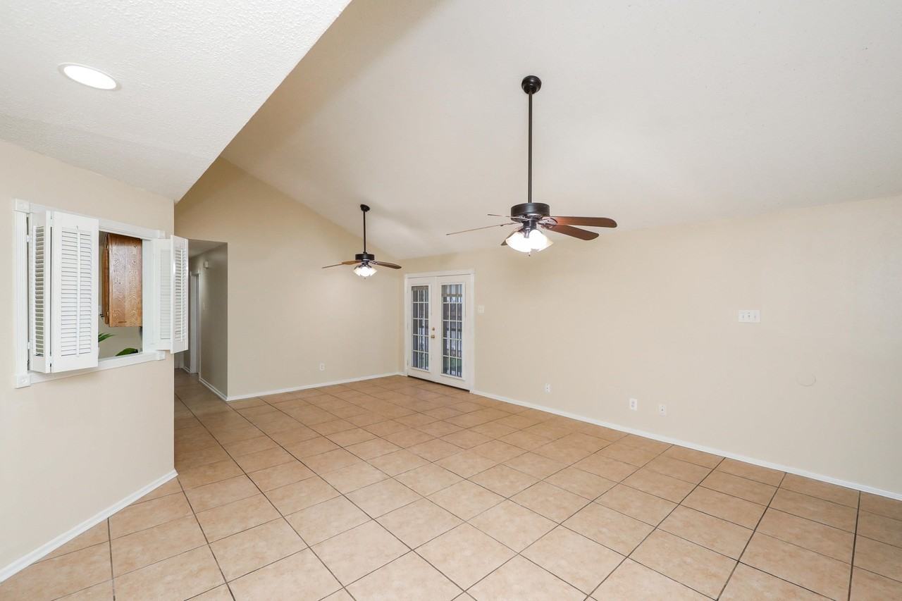 206 Northpoint Dr - Photo 5 of 24