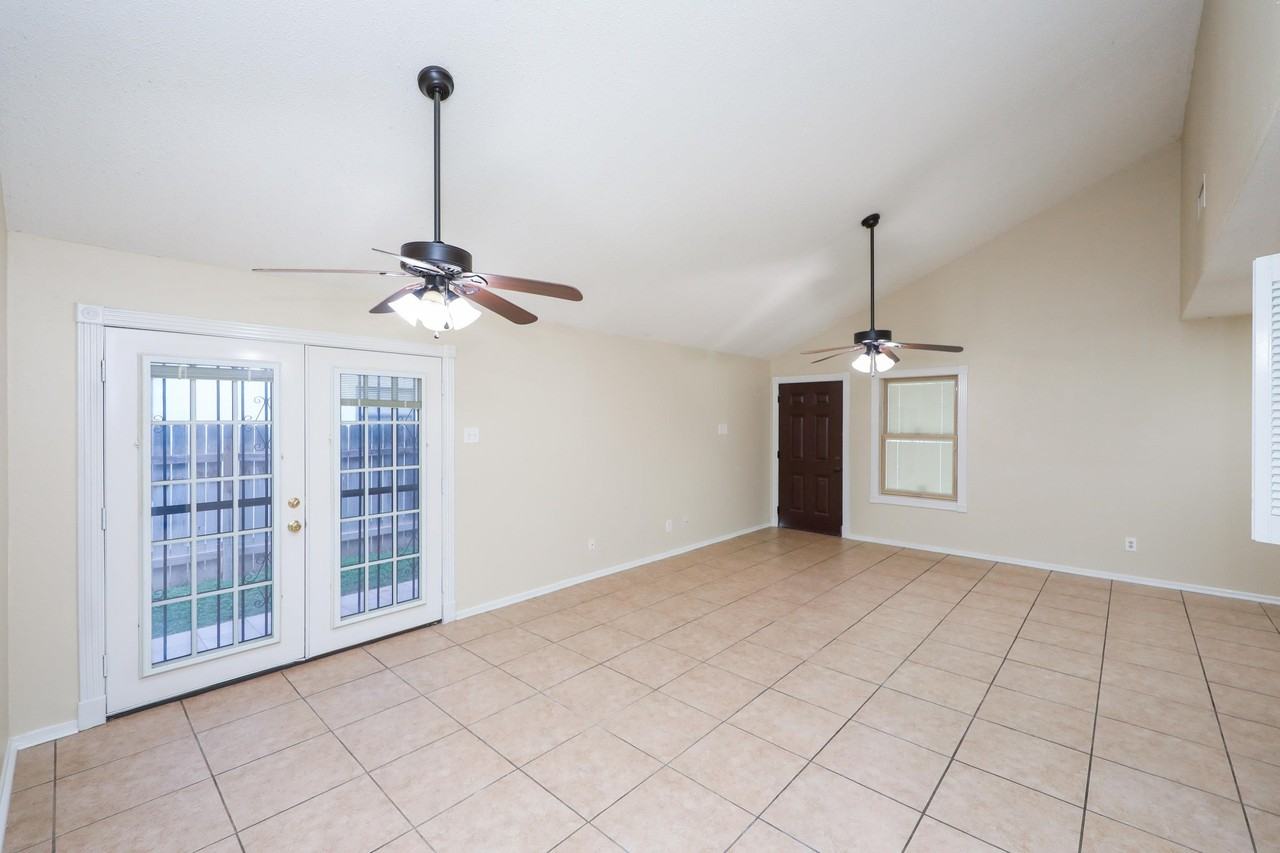 206 Northpoint Dr - Photo 7 of 24