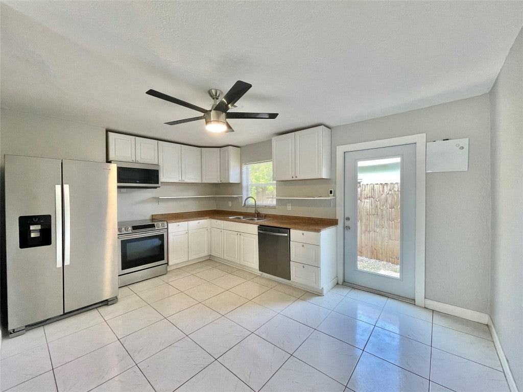 100 Ne 12th St - Photo 7 of 29