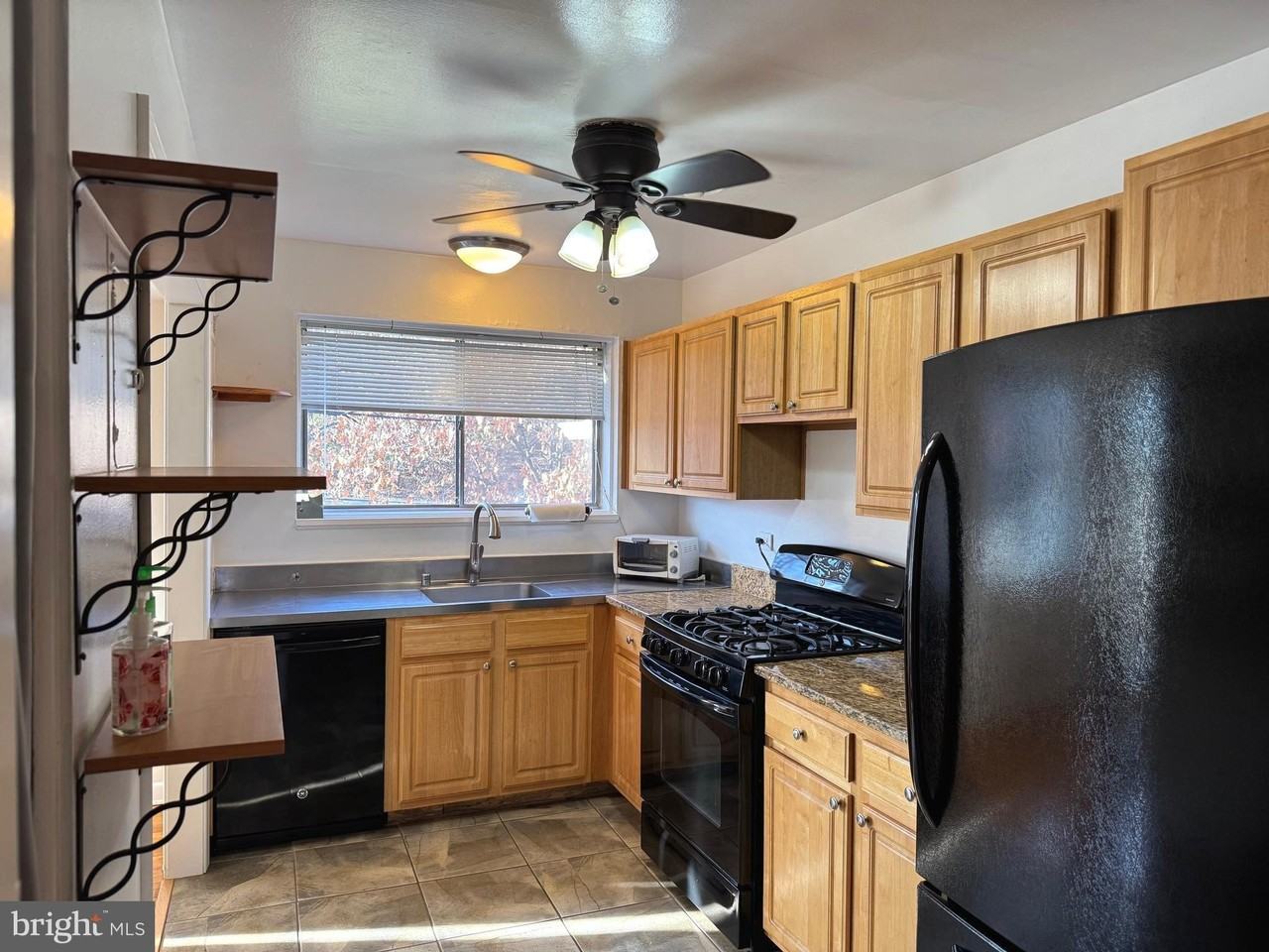 10527 Montrose Ave Unit 10527 #10527 - Photo 3 of 25