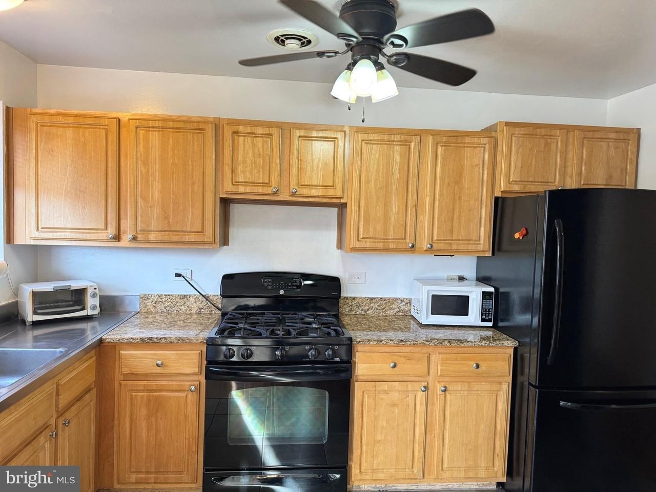 10527 Montrose Ave Unit 10527 #10527 - Photo 6 of 25