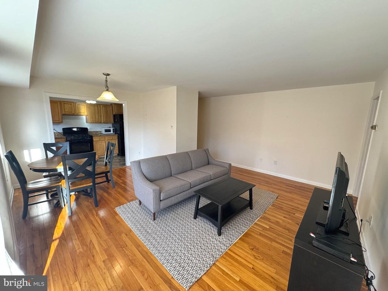 10527 Montrose Ave Unit 10527 #10527 - Photo 7 of 25