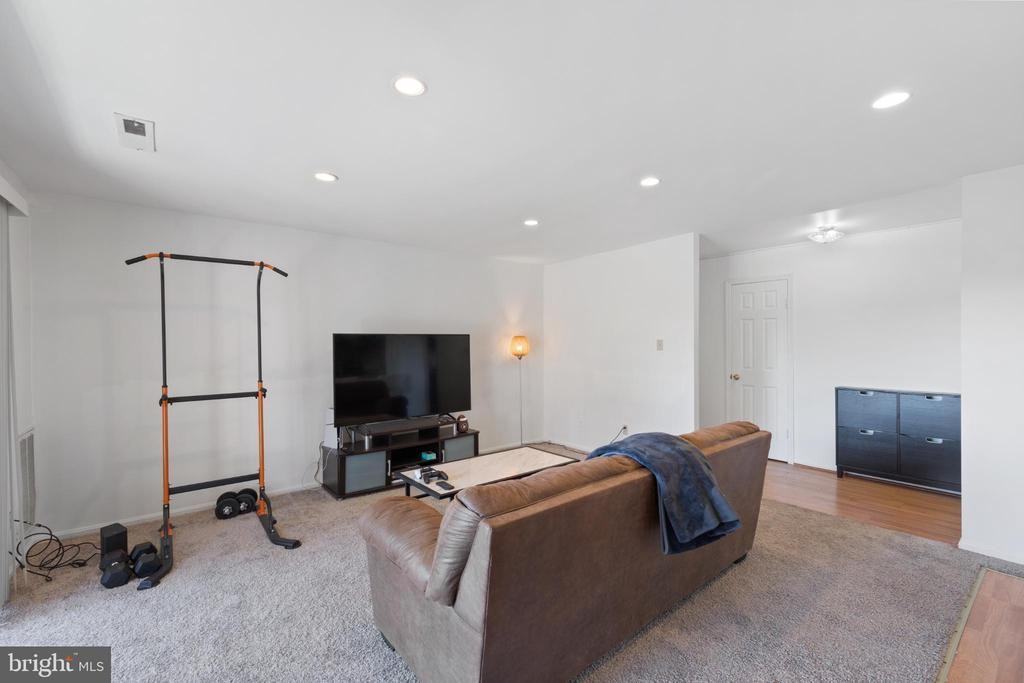 804 Quince Orchard Blvd ##201 - Photo 5 of 19