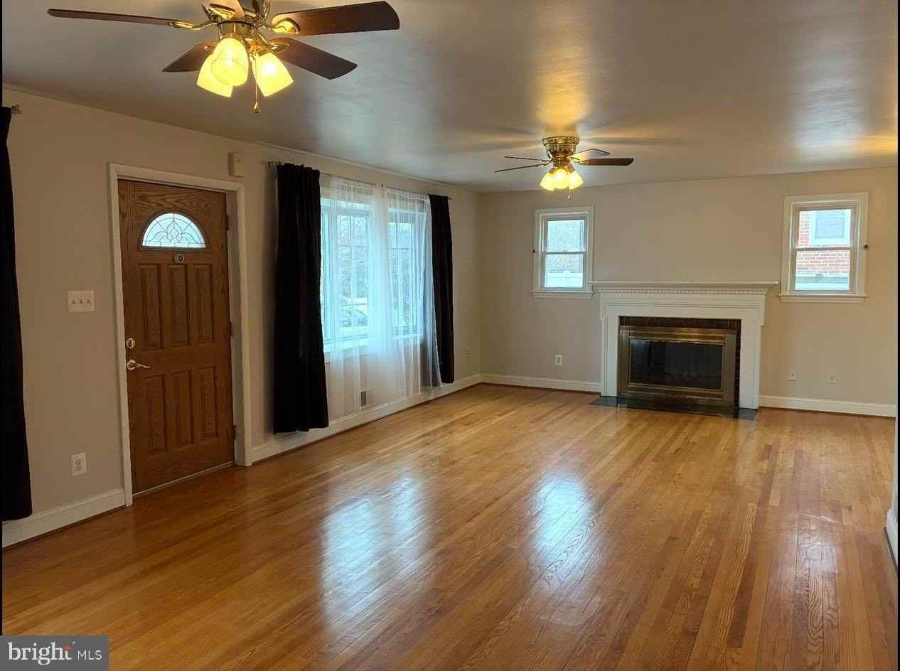 7213 Adelphi Rd - Photo 4 of 22