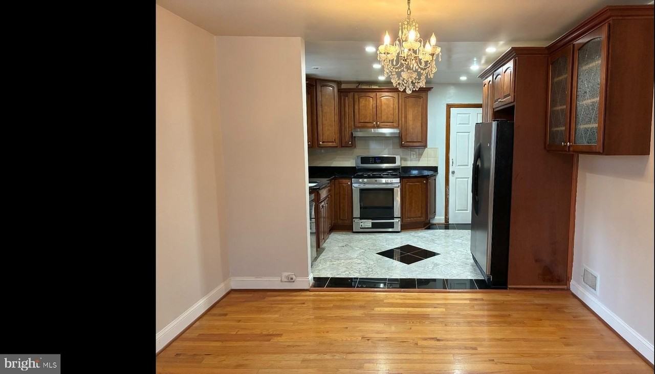 7213 Adelphi Rd - Photo 5 of 22