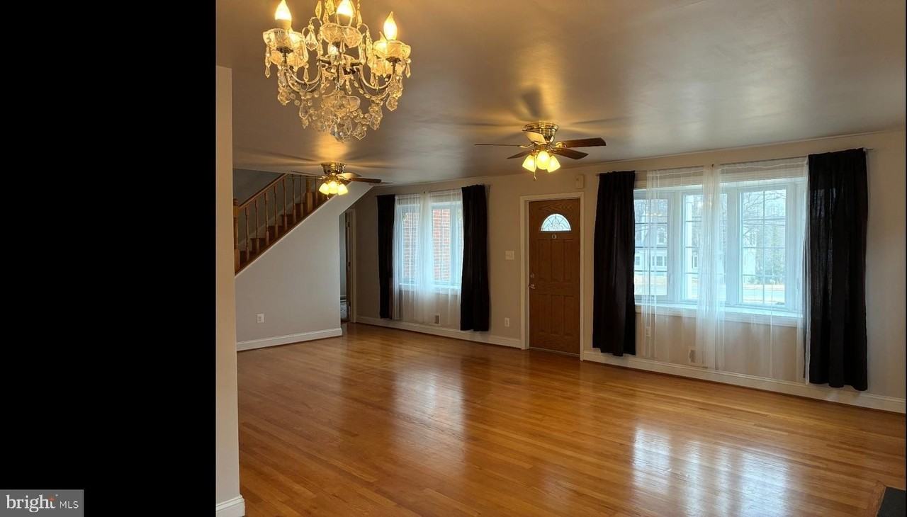 7213 Adelphi Rd - Photo 7 of 22