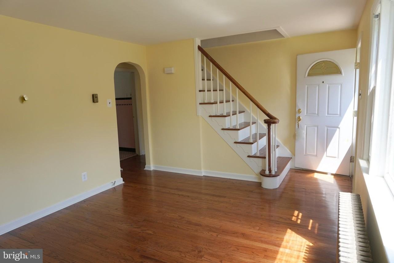 190 Somerset St - Photo 4 of 9