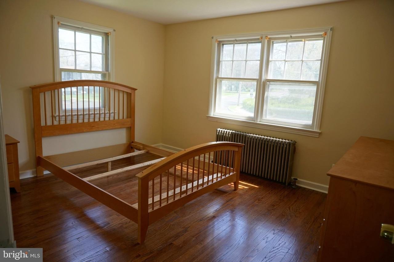 190 Somerset St - Photo 6 of 9