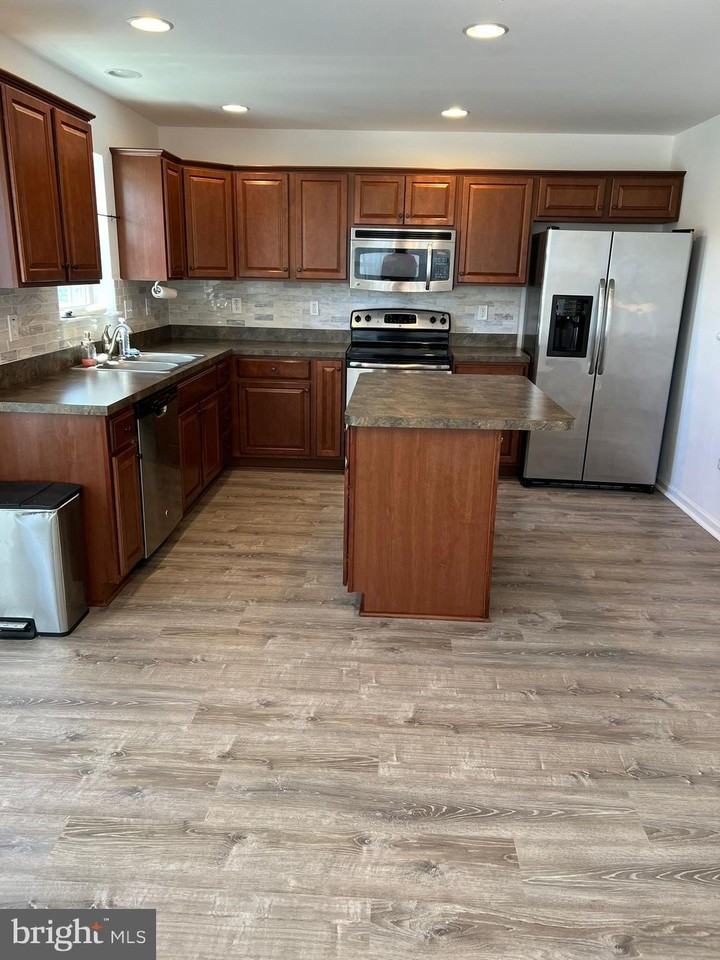 6451 Creekbend Dr - Photo 6 of 23