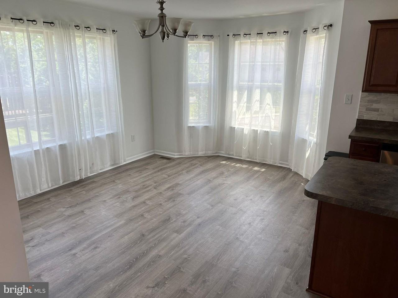 6451 Creekbend Dr - Photo 7 of 23