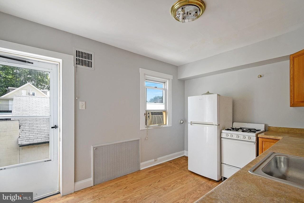 2411 W Darby Rd 2nd Fl #2ndFL - Photo 2 of 8