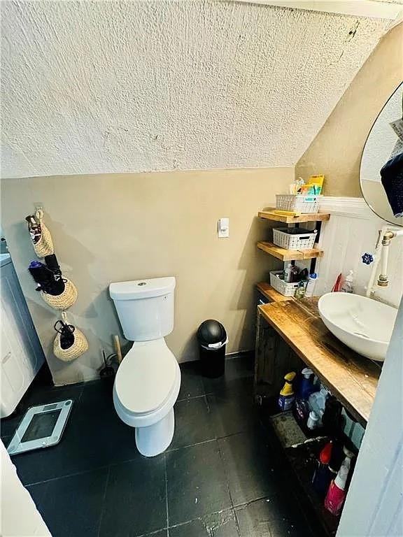 1071 Main St ##3 - Photo 7 of 13