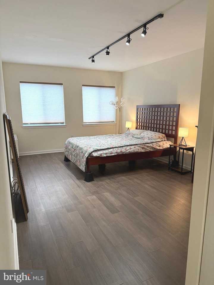 200 Lombard St Unit 625 #625 - Photo 2 of 38