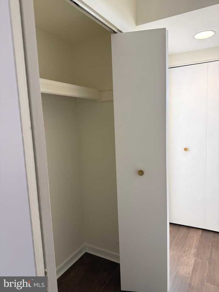 200 Lombard St Unit 625 #625 - Photo 5 of 38