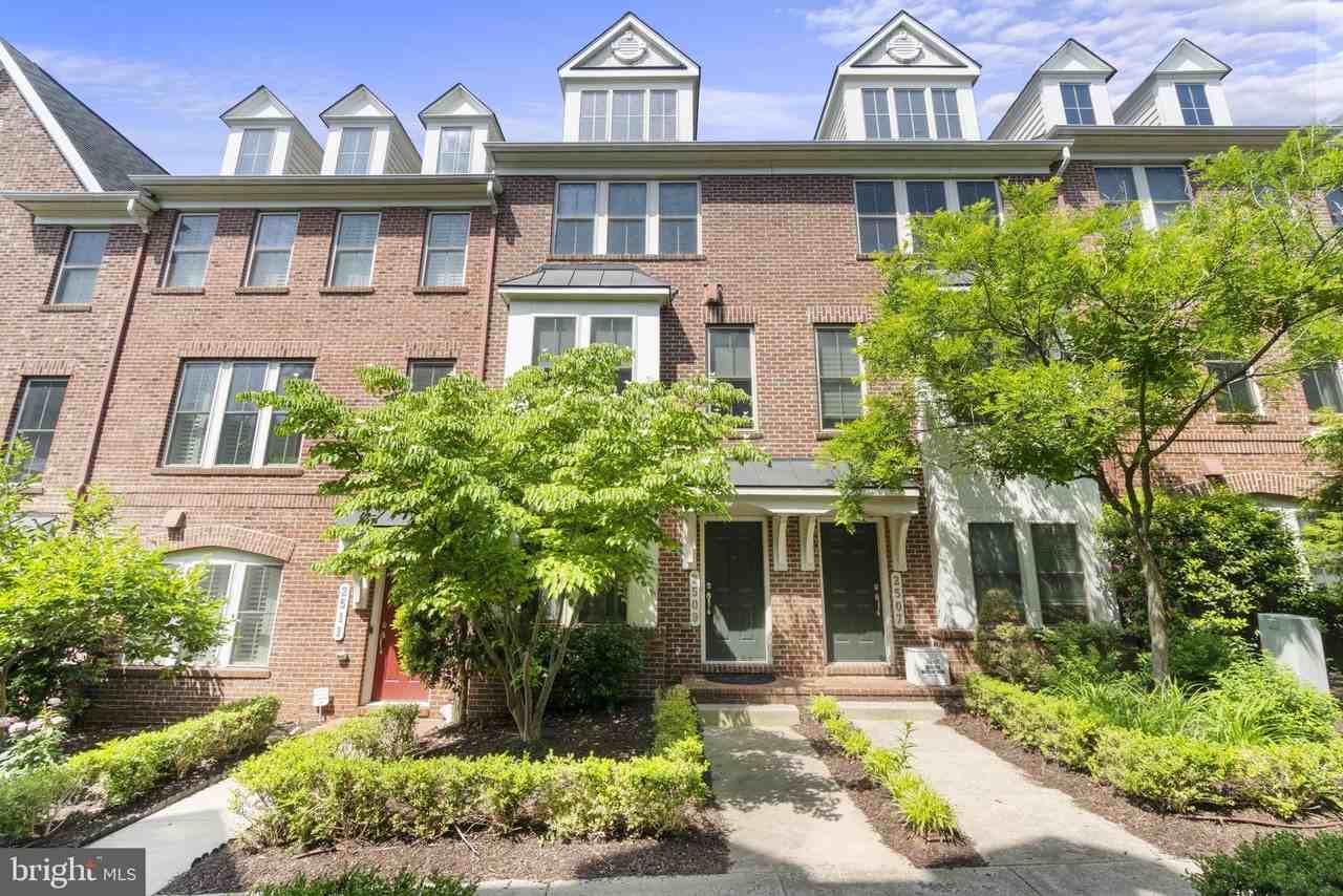 2509 S Kenmore Ct - Photo 2 of 40