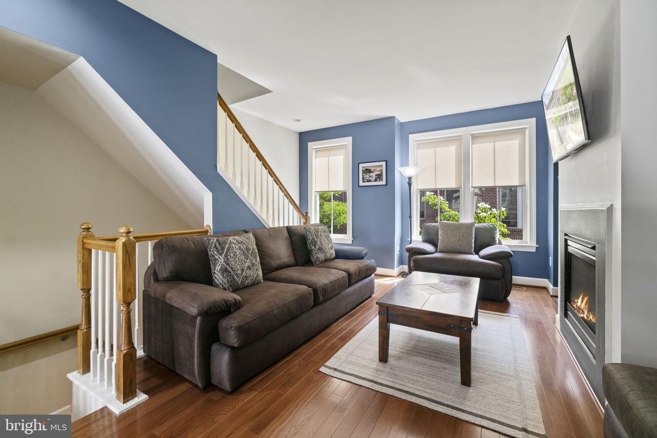 2509 S Kenmore Ct - Photo 3 of 40