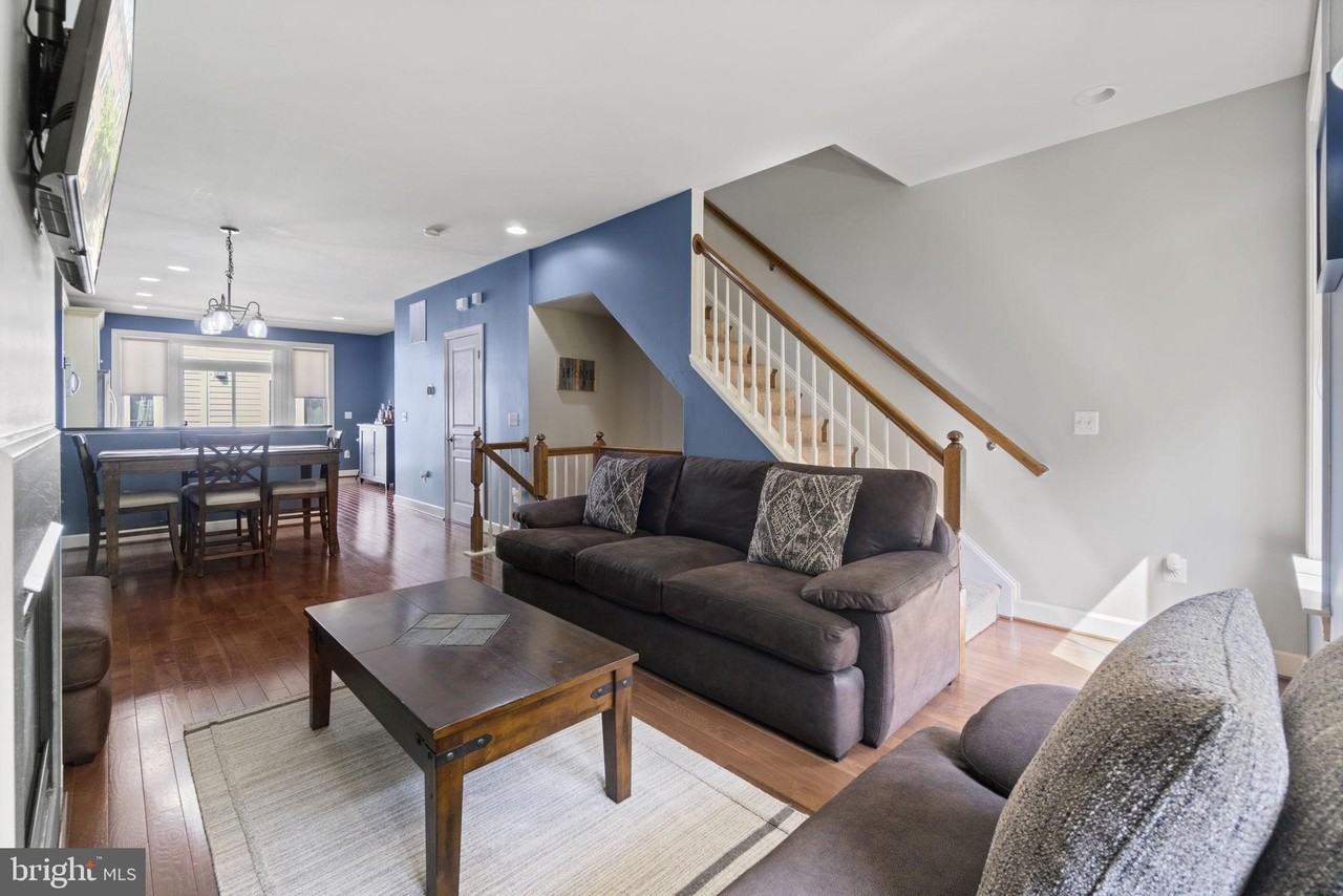 2509 S Kenmore Ct - Photo 4 of 40