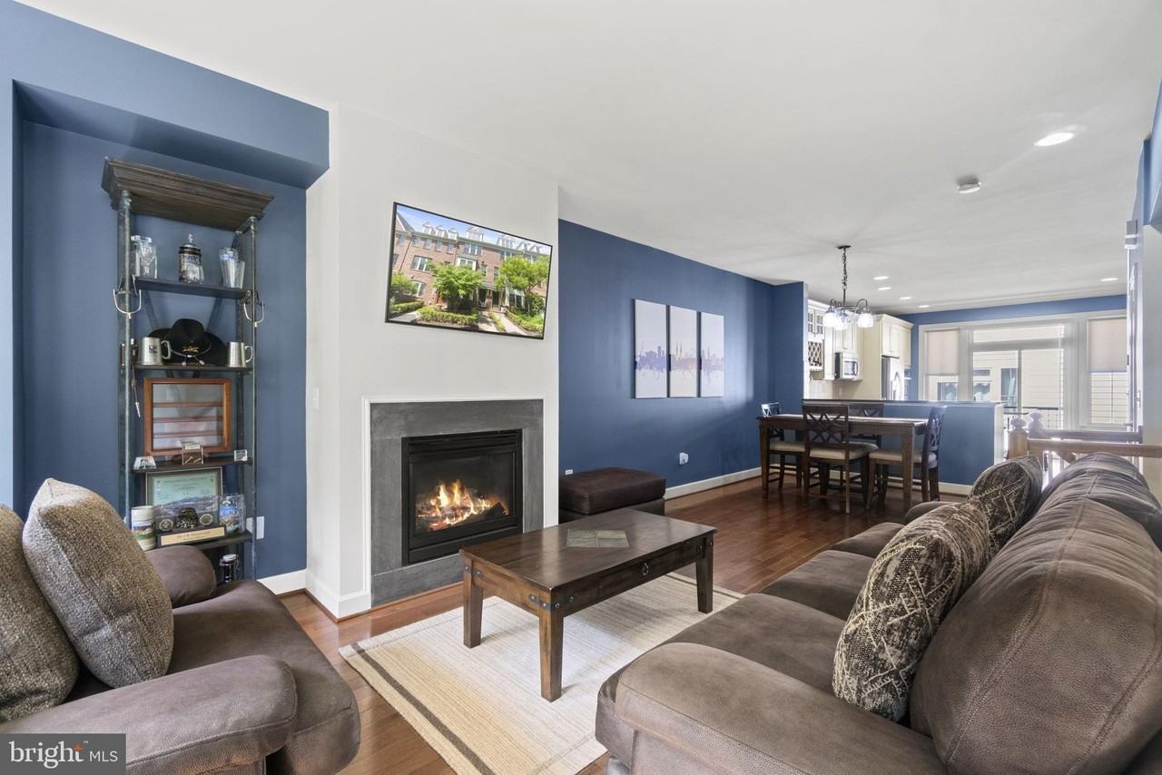 2509 S Kenmore Ct - Photo 5 of 40