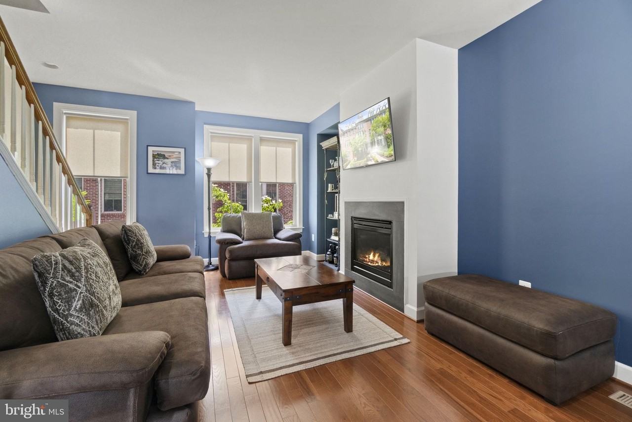 2509 S Kenmore Ct - Photo 6 of 40