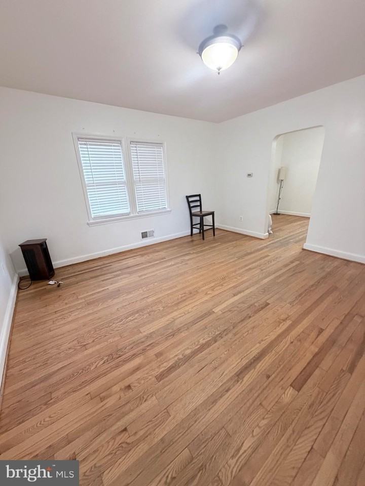 491 N Latham St - Photo 2 of 35