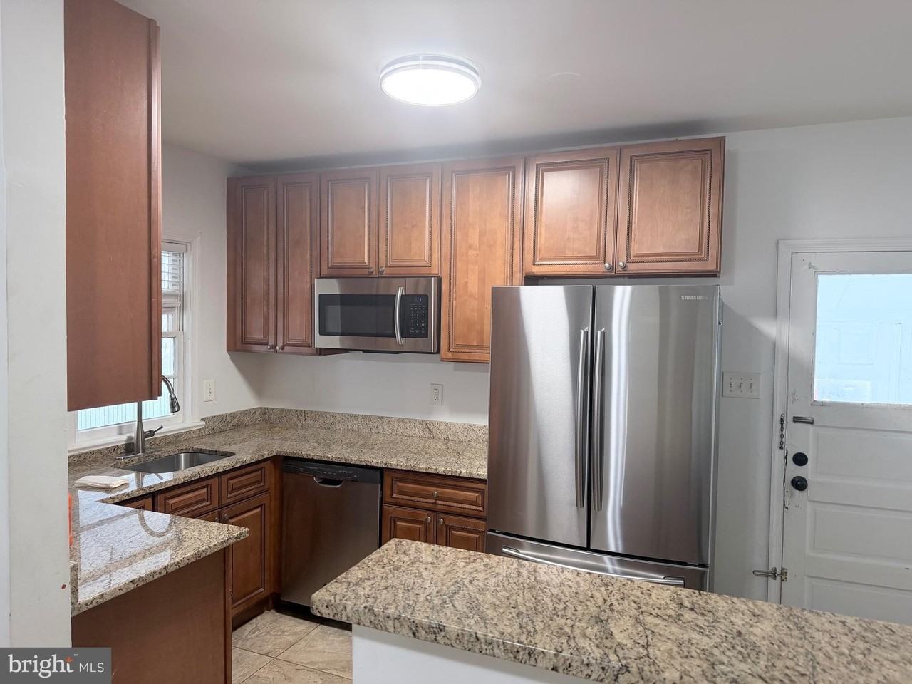 491 N Latham St - Photo 3 of 35