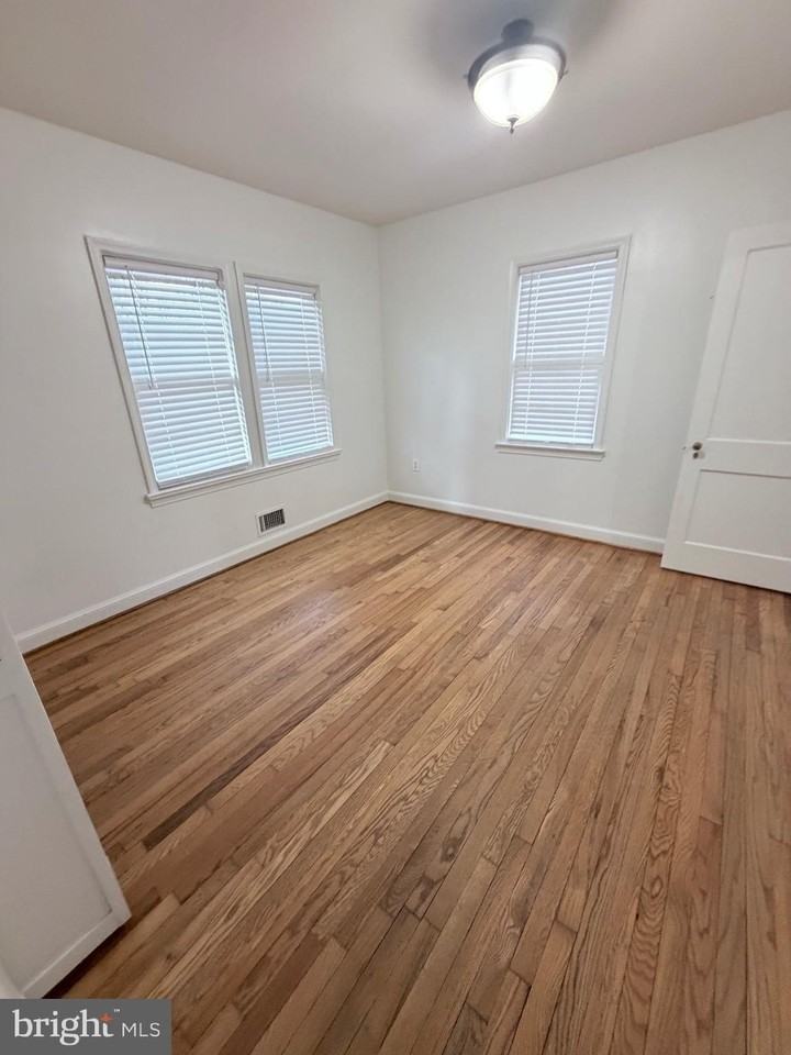 491 N Latham St - Photo 6 of 35