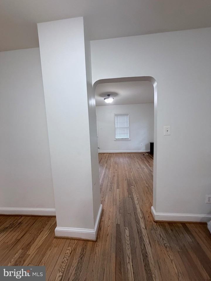 491 N Latham St - Photo 7 of 35