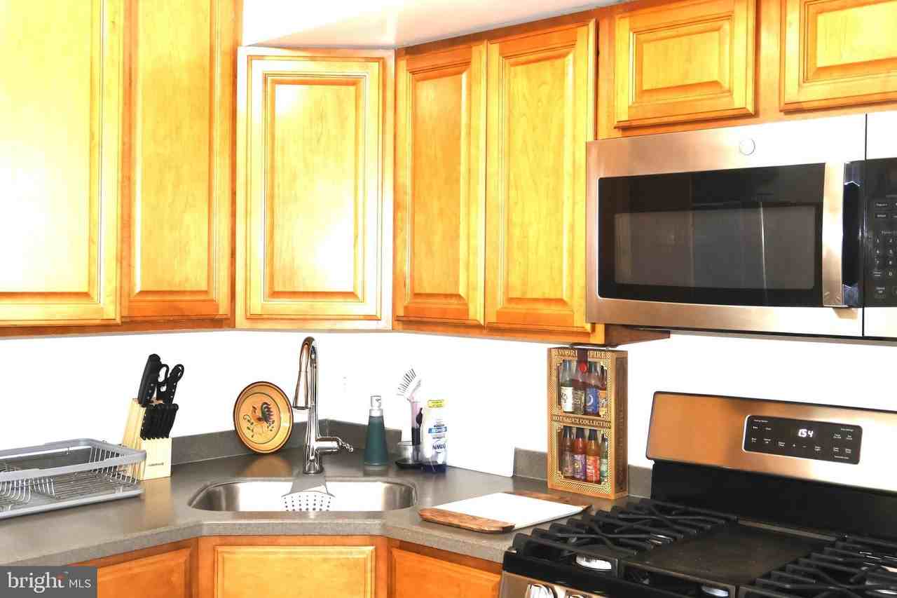 5934 Mayflower Ct - Photo 5 of 32