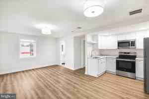 featured image of 380 Broadview Ave Apt 3 #3
