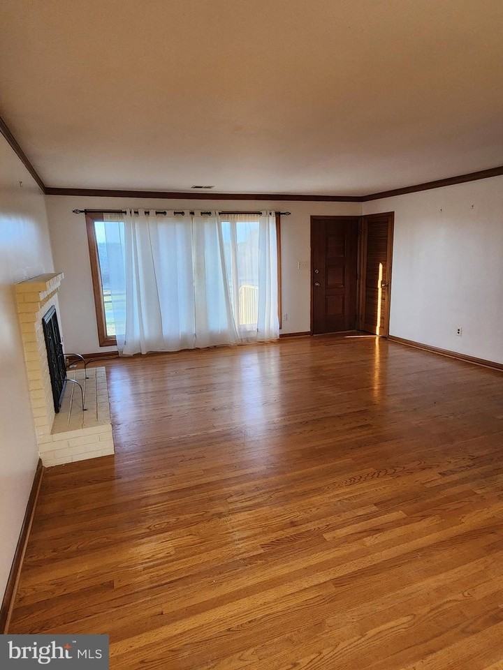 9839 Lees Mill Rd - Photo 3 of 16