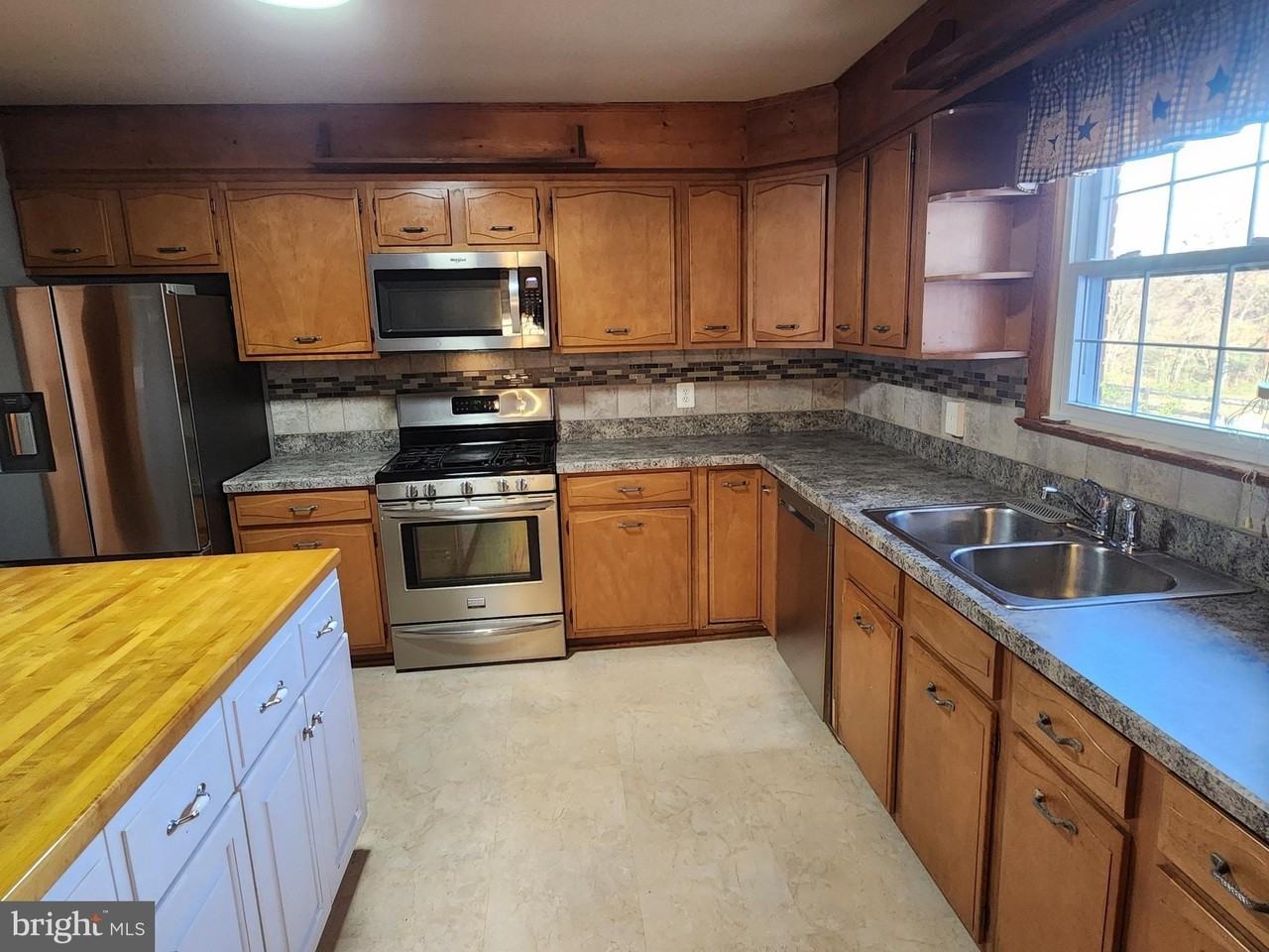 9839 Lees Mill Rd - Photo 4 of 16