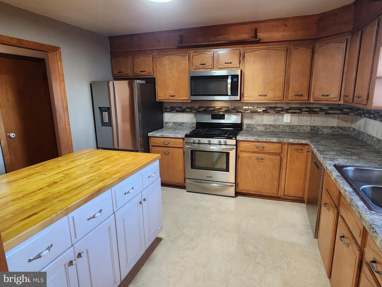 9839 Lees Mill Rd - Photo 5 of 16