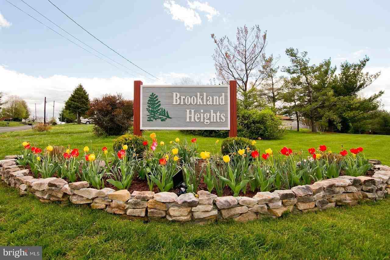 107 Willowbrook Ct - Photo 2 of 37