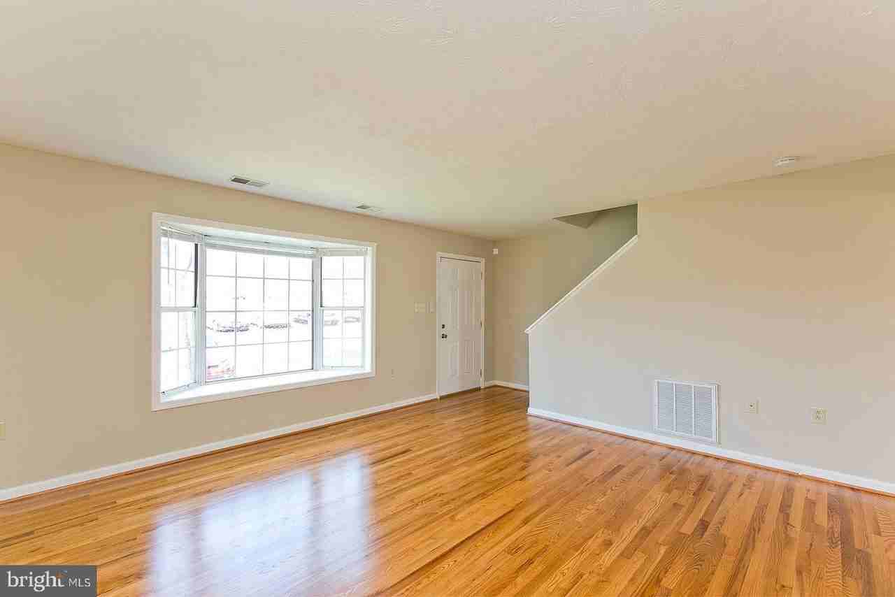 107 Willowbrook Ct - Photo 3 of 37