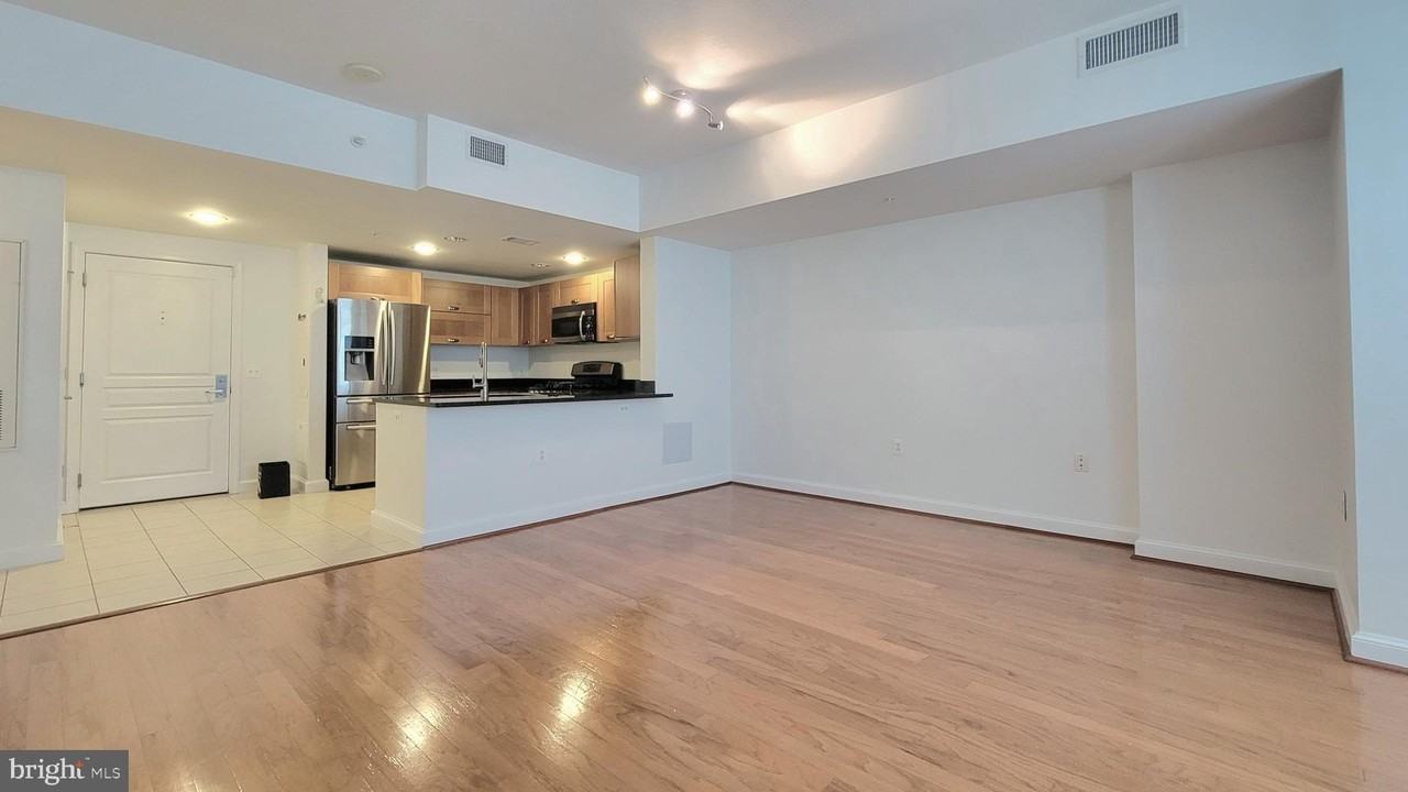 2451 Midtown Ave Apt 1621 #1621 - Photo 7 of 31