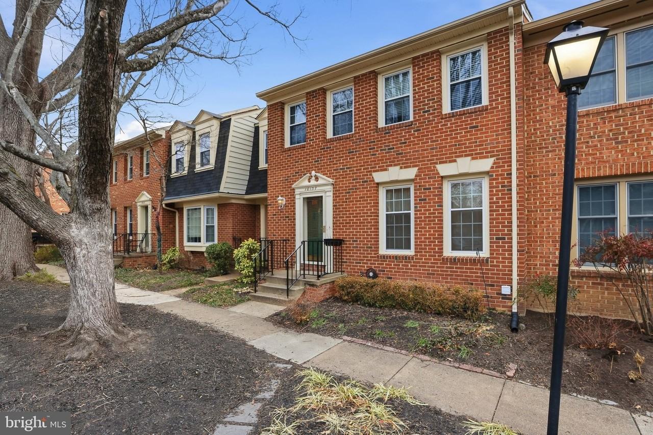 10137 Village Knolls Ct - Photo 2 of 32