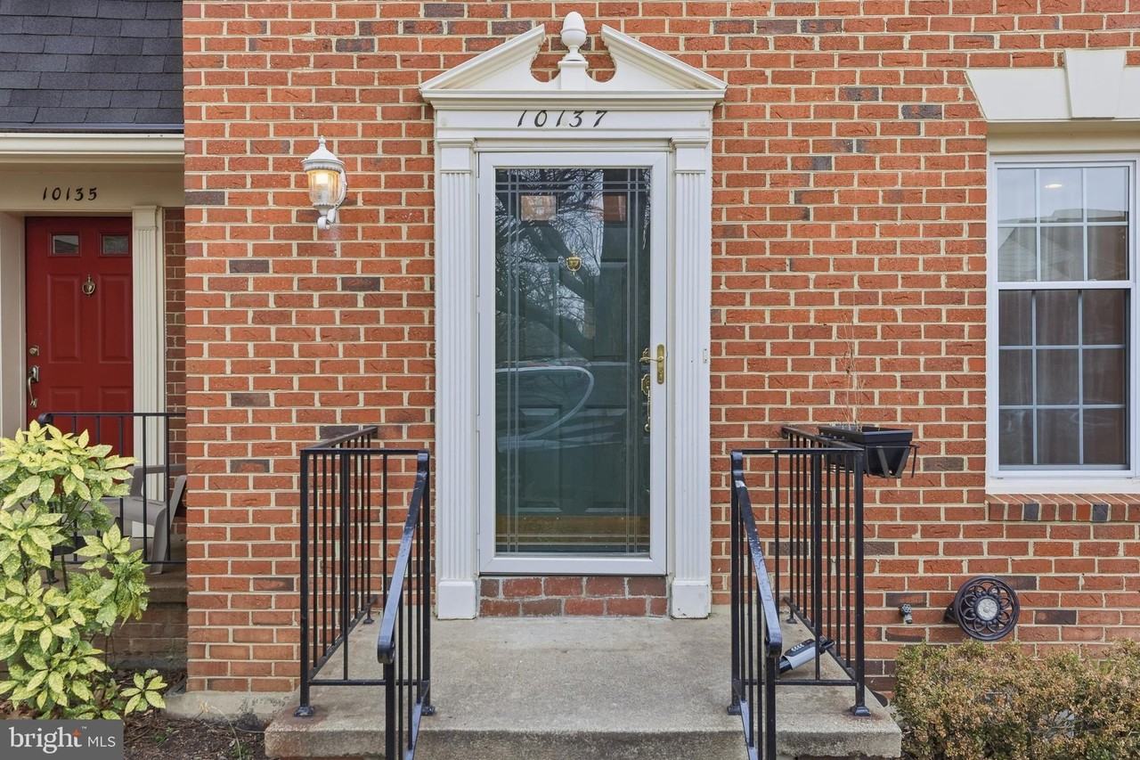 10137 Village Knolls Ct - Photo 4 of 32