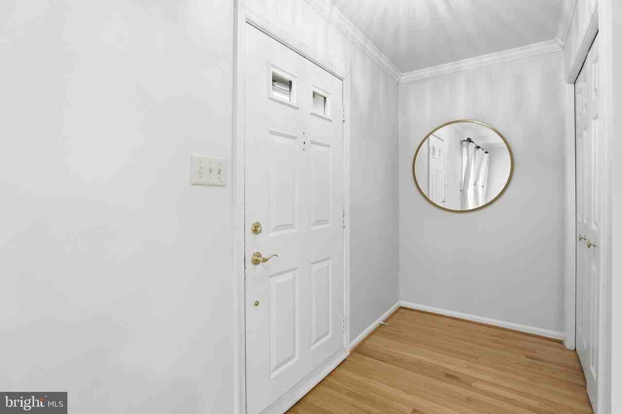 10137 Village Knolls Ct - Photo 5 of 32