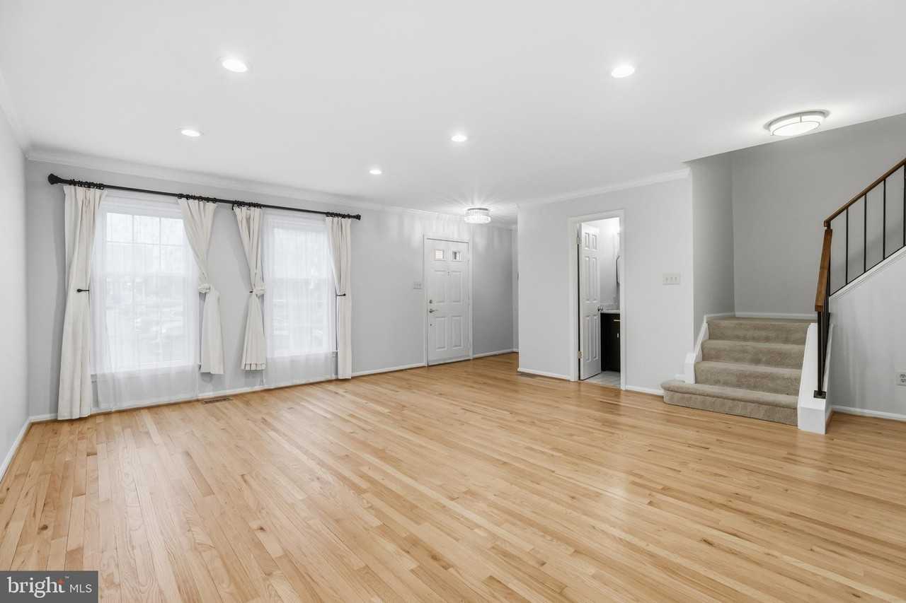 10137 Village Knolls Ct - Photo 7 of 32