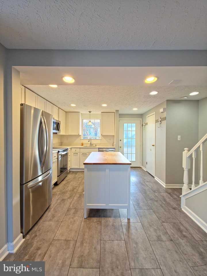 1640 Fieldthorn Dr - Photo 3 of 27